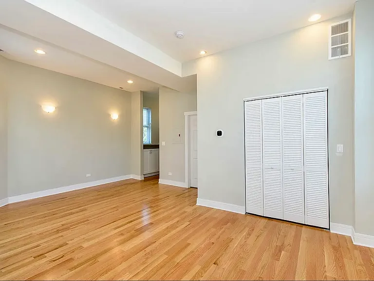 1812 W Cortland St #1R — Photo 8
