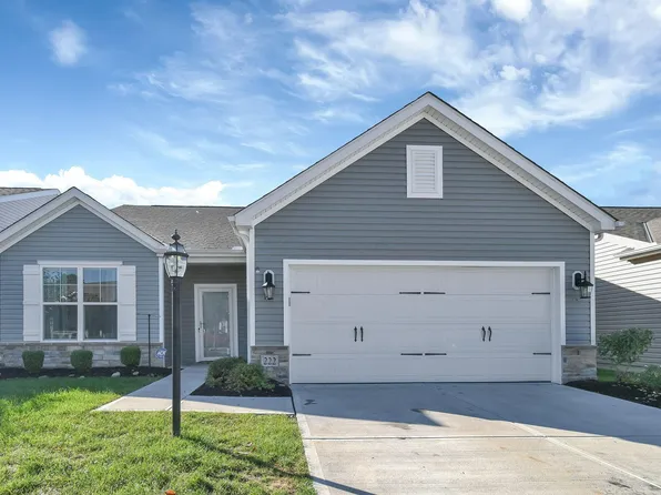 222 Woodland Sky Dr, Pataskala, OH 43062