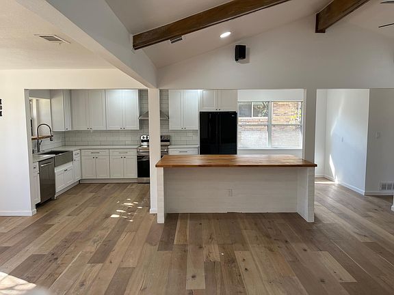 4th image of 2813 La Quinta Dr