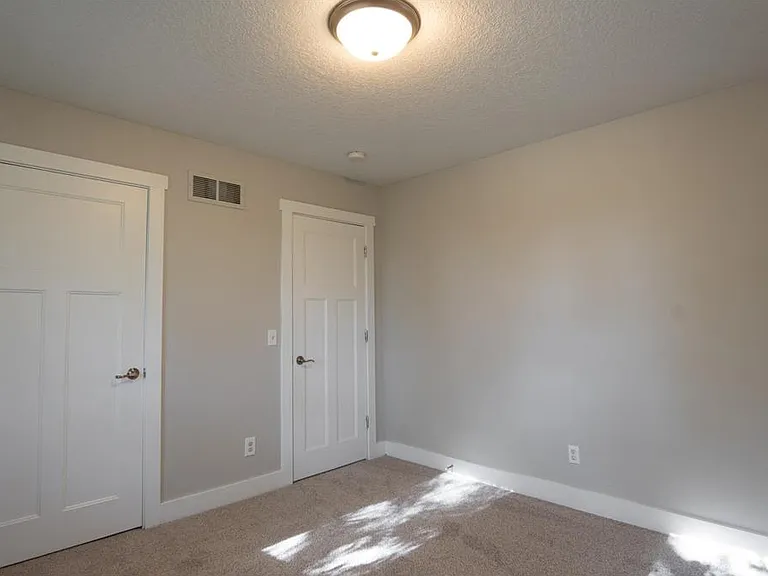 1602 Johnson St NE — Photo 12