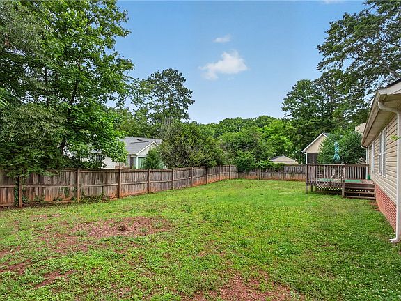 4th image of 207 Hunters Ln