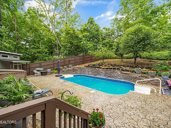 4th image of 173 Yacht Club Ln