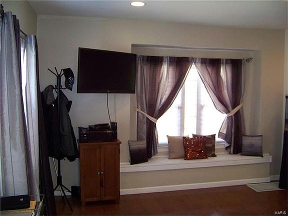 5th image of 8342 Flora Ave
