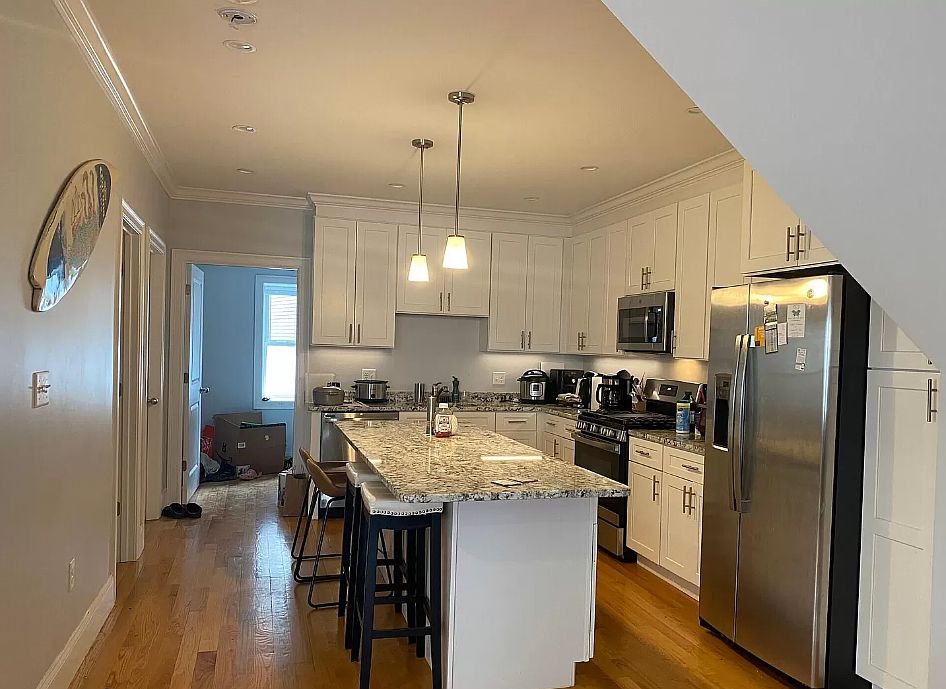1st image of 27 Bothwell Rd #2