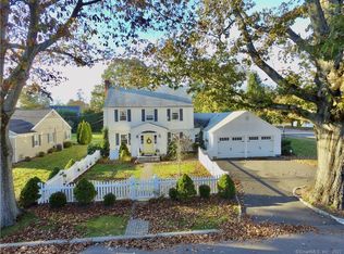 10 Westwood Rd, Fairfield, CT 06825