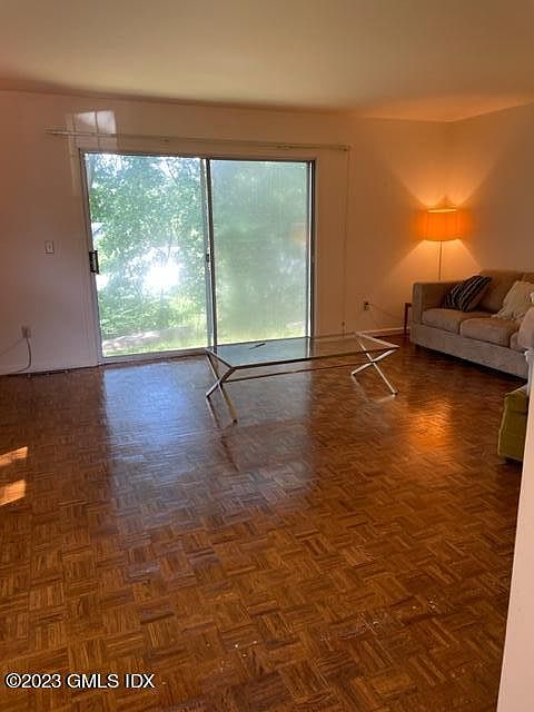 2nd image of 33 Talbot Ln APT 17