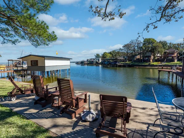 1435 Live Oak Dr, Tool, TX 75143