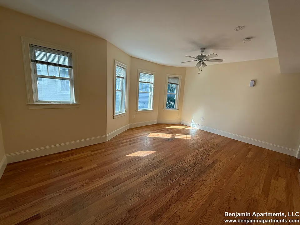 74 Brooks St #1