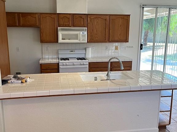 5th image of 2503 Plum Ln