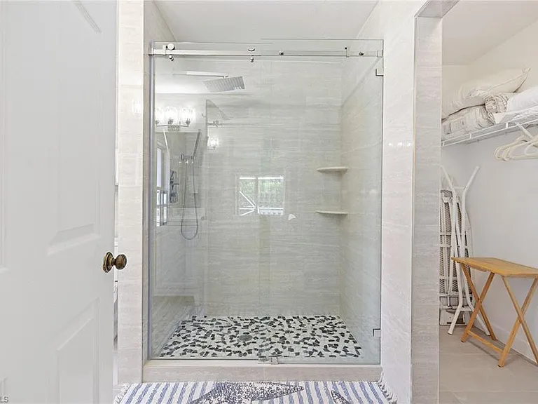 690 Amber Dr — Photo 13