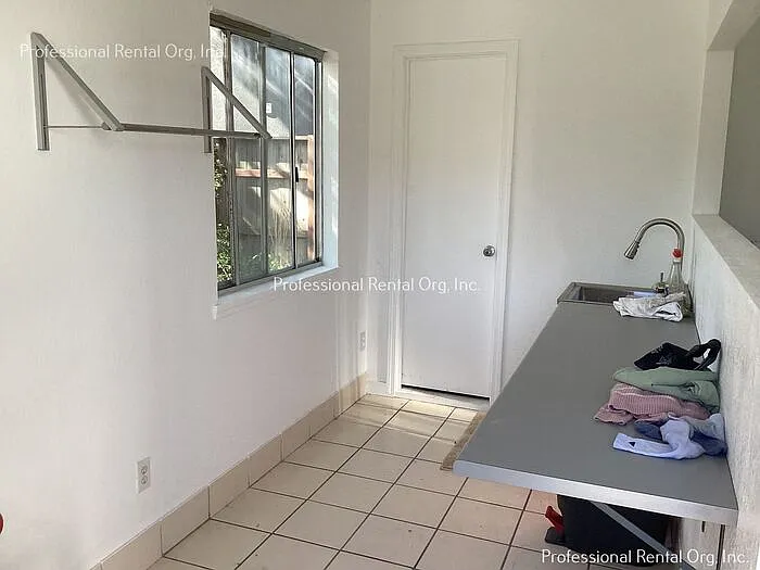 445 S E St #1 — Photo 13