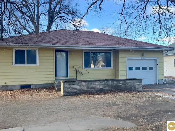 1129 N 4th St, David City, NE 68632