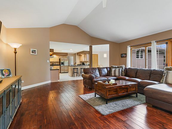 4th image of 17029 Pineview Dr