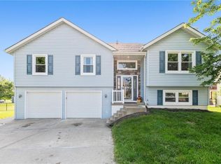 1008 Rosewood Dr, Cameron, MO 64429
