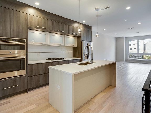 3rd image of 909 N 15th St #B