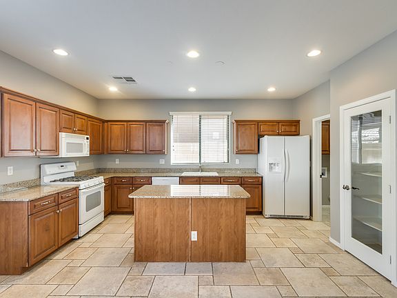 4th image of 4332 E Park Ave