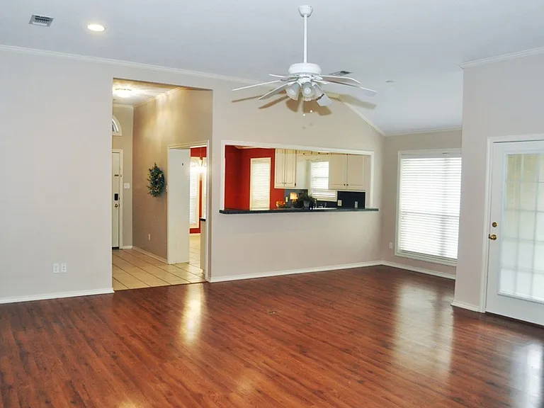 3610 Ashcreek Cir — Photo 2