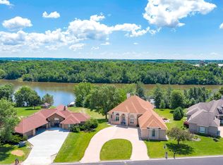 1061 Crestview Dr, Wrightstown, WI 54180