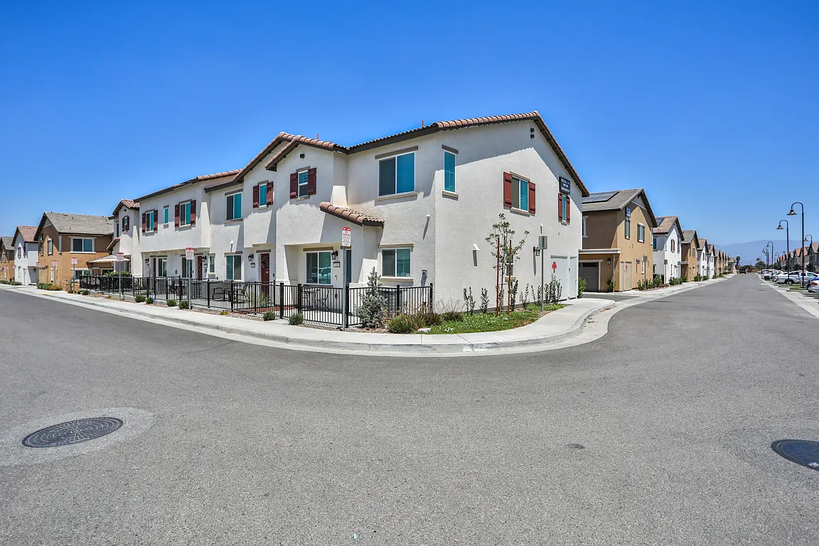 3 bed, 1257 sqft, $2,950 — Photo 1