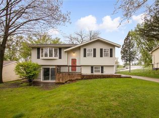622 Parkwood Blvd, Pleasant Hill, IA 50327