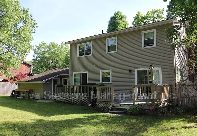 70 Pleasant Ave — Photo 4