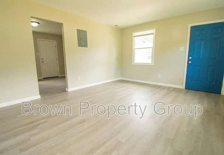 1401 Thelbert Dr — Photo 4