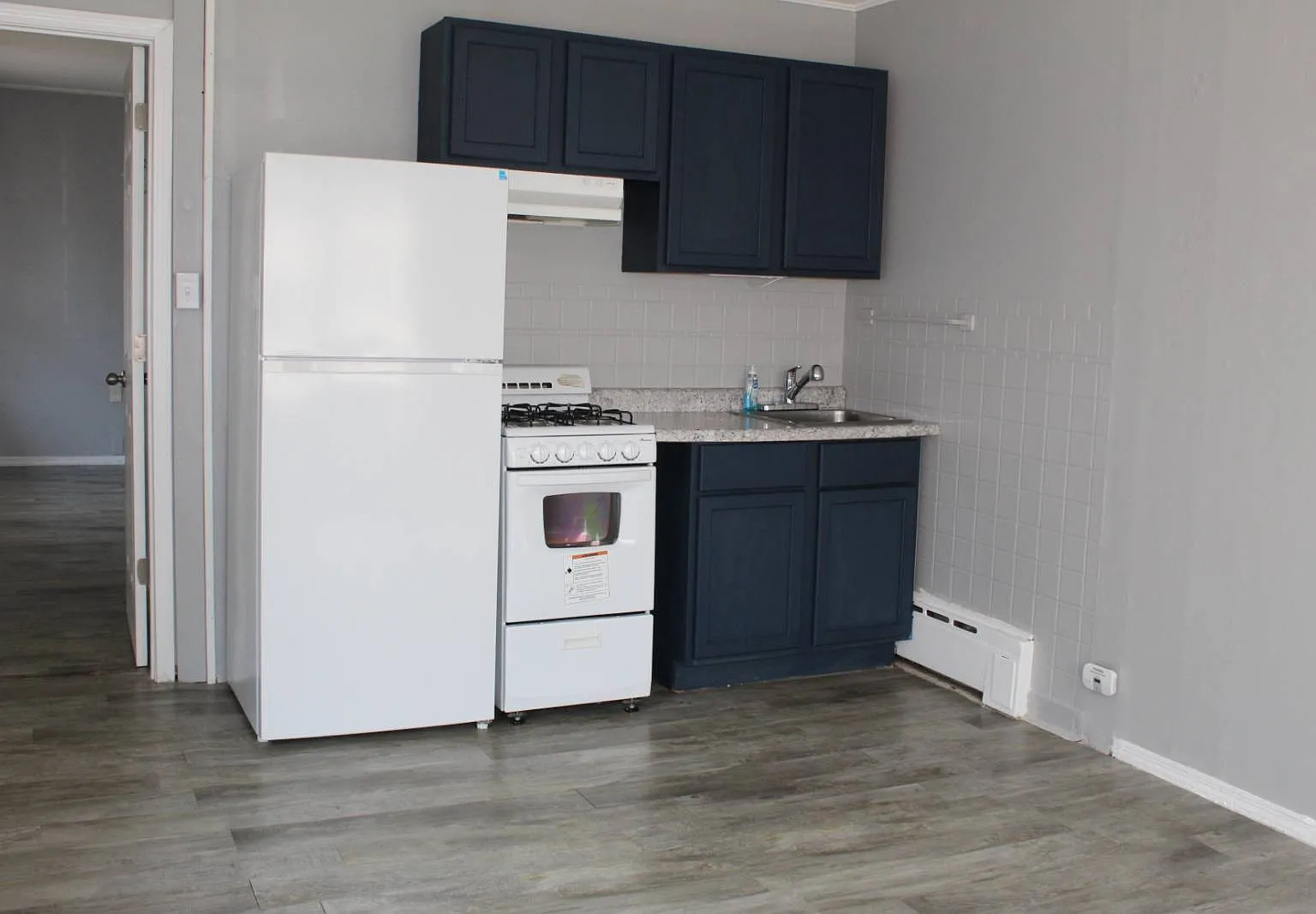 1 bed, 1.0 bath, $800 — Photo 2