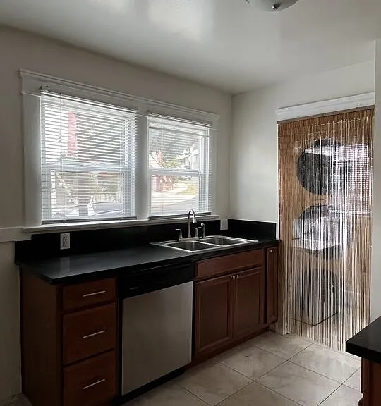 1677 Golden Gate Ave — Photo 9