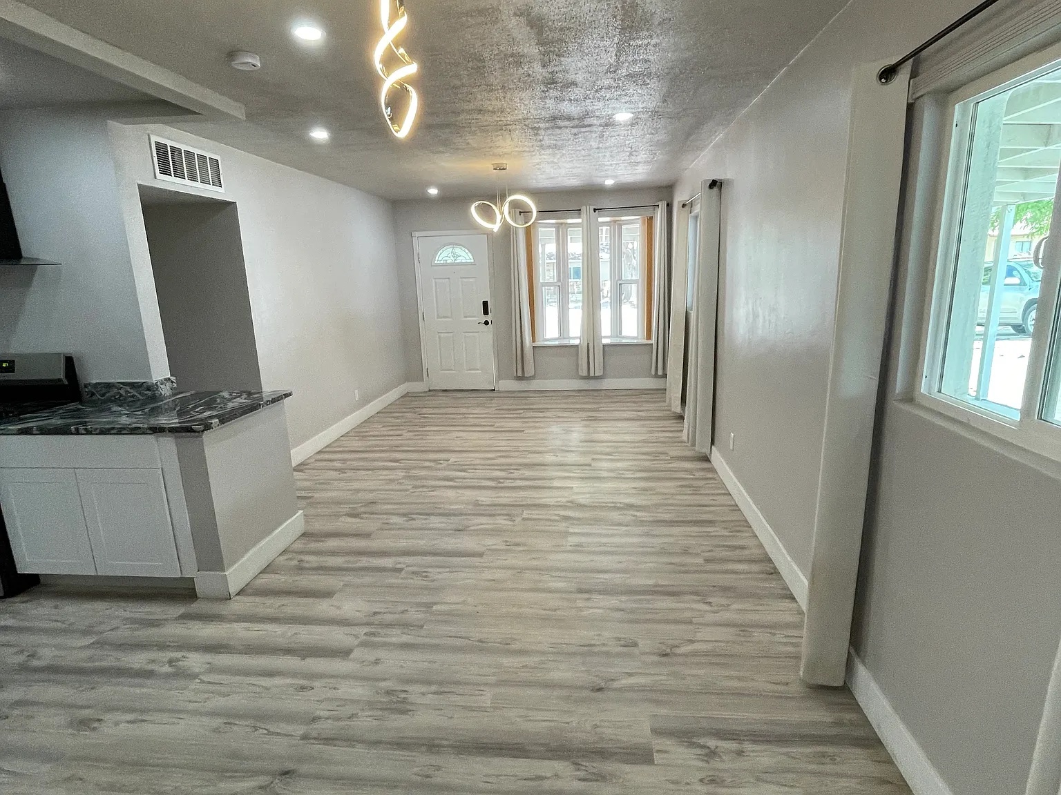 3 bed, 1250 sqft, $2,000 — Photo 2
