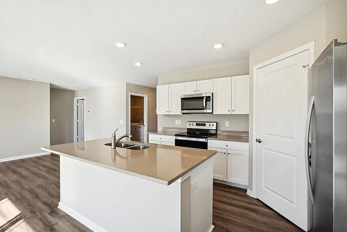 3 bed, 2.0 bath, 1498 sqft, $2,045 — Photo 4