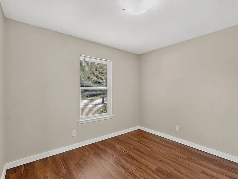 1717 Japonica Ln — Photo 18