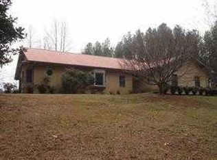 97 Lakeside Dr, Cleveland, GA 30528