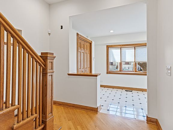 5th image of 3857 N Hermitage Ave