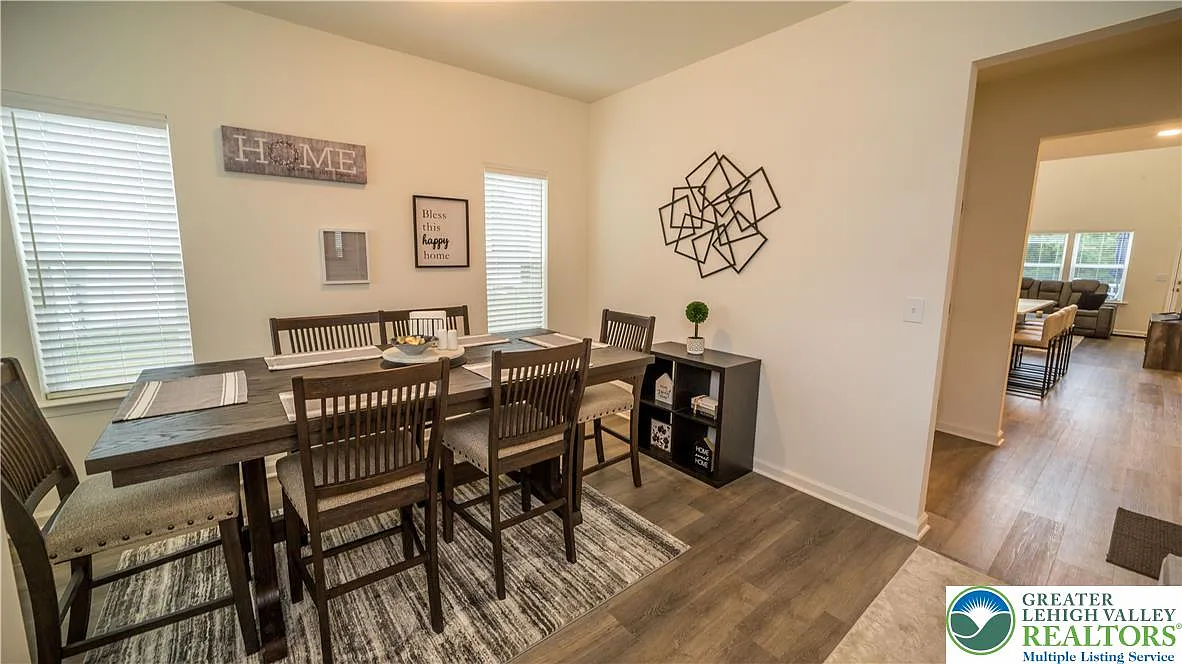 4 bed, 3.5 bath, 2354 sqft, $3,400 — Photo 3