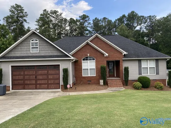2451 Cedar Ridge Cir, Hokes Bluff, AL 35903