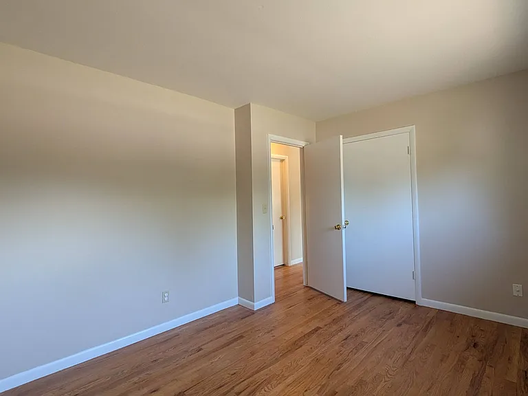 4050 Hollow Rd — Photo 12