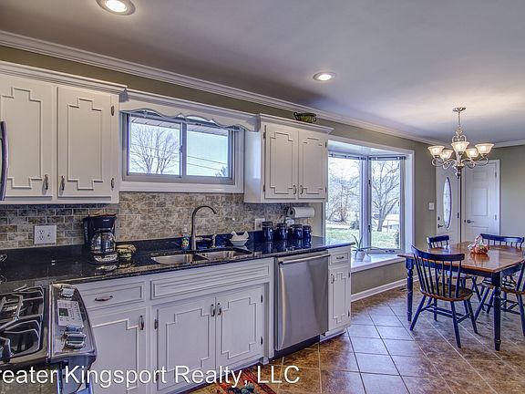 3rd image of 132 Stephen Dr