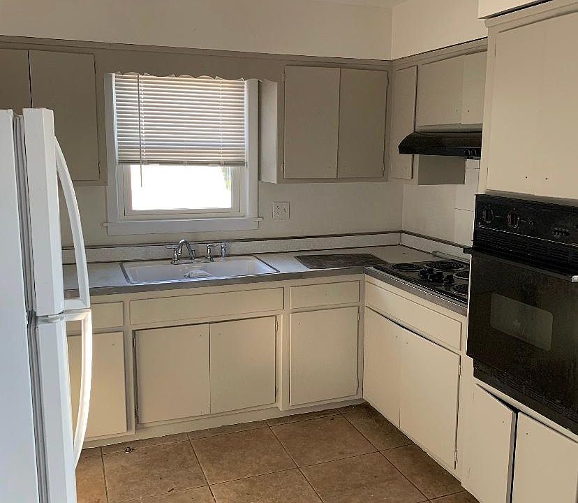 2nd image of 2531 Burr Oak Ave #3E