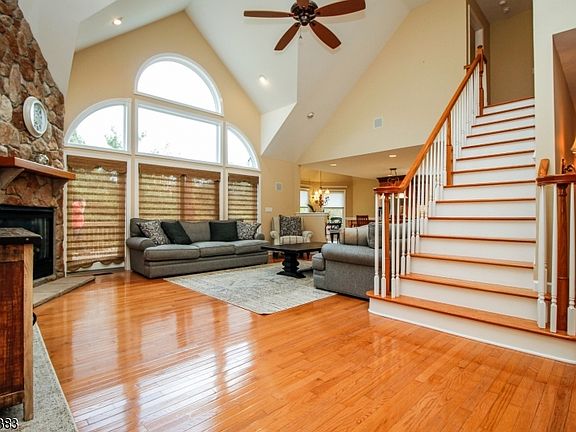 4th image of 18 Wentworth Ct
