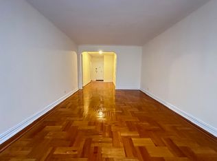 70-01 113th St #1B, Forest Hills, NY 11375