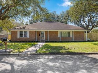 617 Melody Ln, Eagle Lake, TX 77434