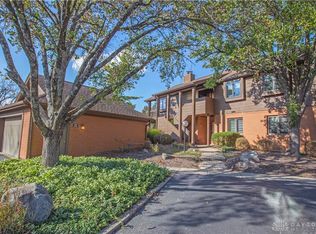 7035 Bluffs Dr, Dayton, OH 45459