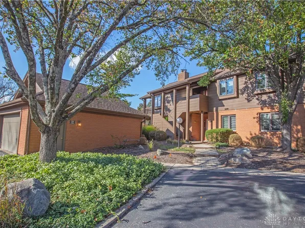 7035 Bluffs Dr, Dayton, OH 45459