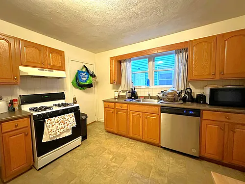 13 Concord Ave Photo 1