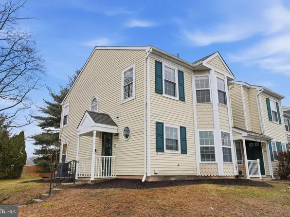 37 Van Horn Pl, Holland, PA 18966