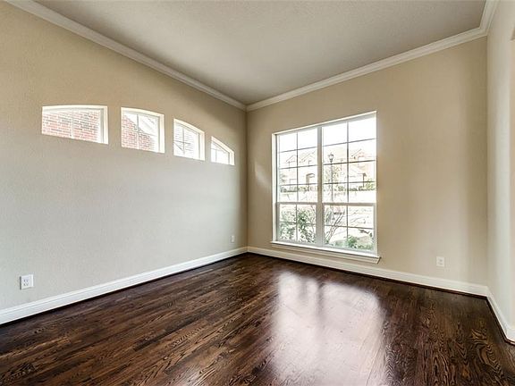 4th image of 1806 Blenheim Dr