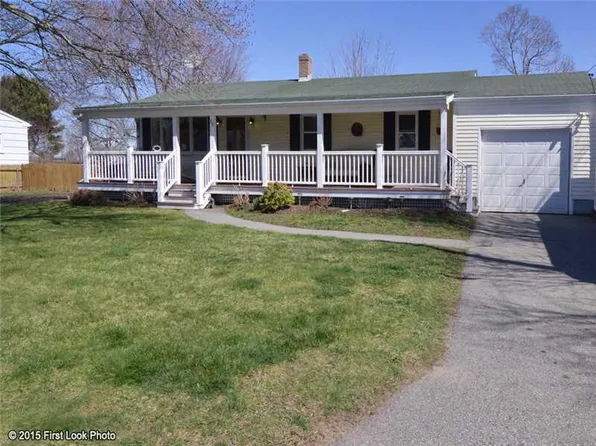 39 Birchwood Dr, Portsmouth, RI 02871