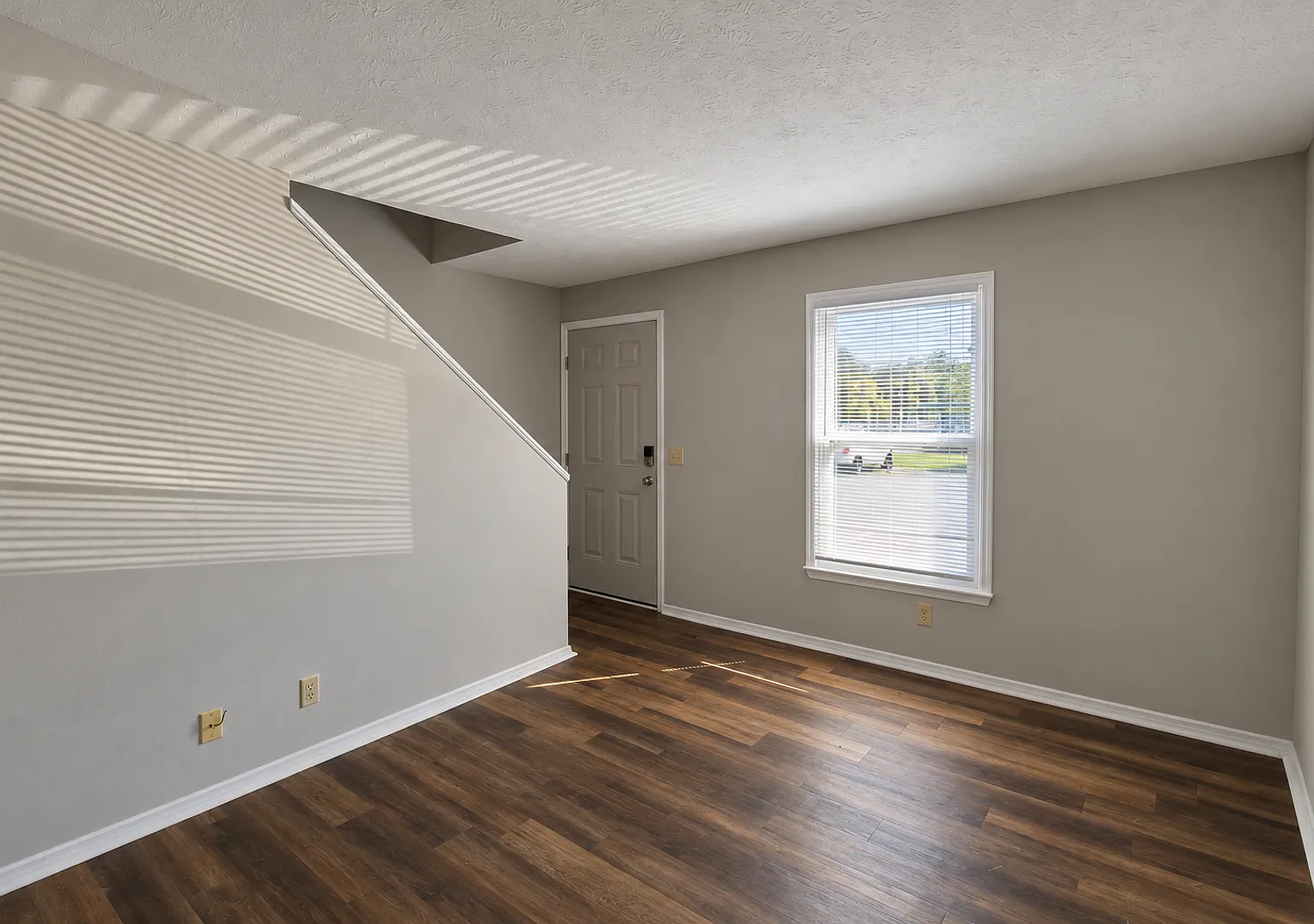 1000 Brown Ave — Photo 2