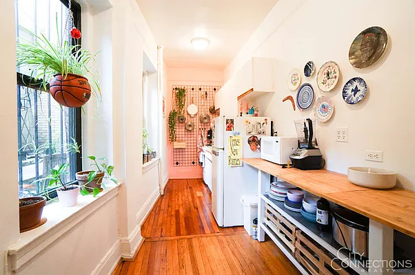 Rented by City Connections Realty | media 33