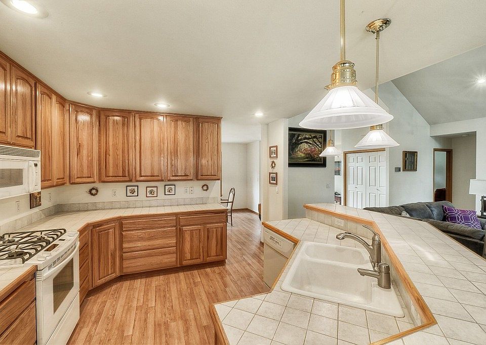 1st image of 542 104th Ln SE